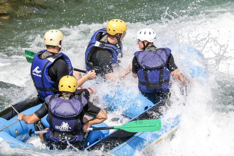 activités d'eau vive encadrées par des professionnels de l'eau vive. Pour un moment inoubliable entre amis ou en famille micro aventures journée accrovive journée waterworld