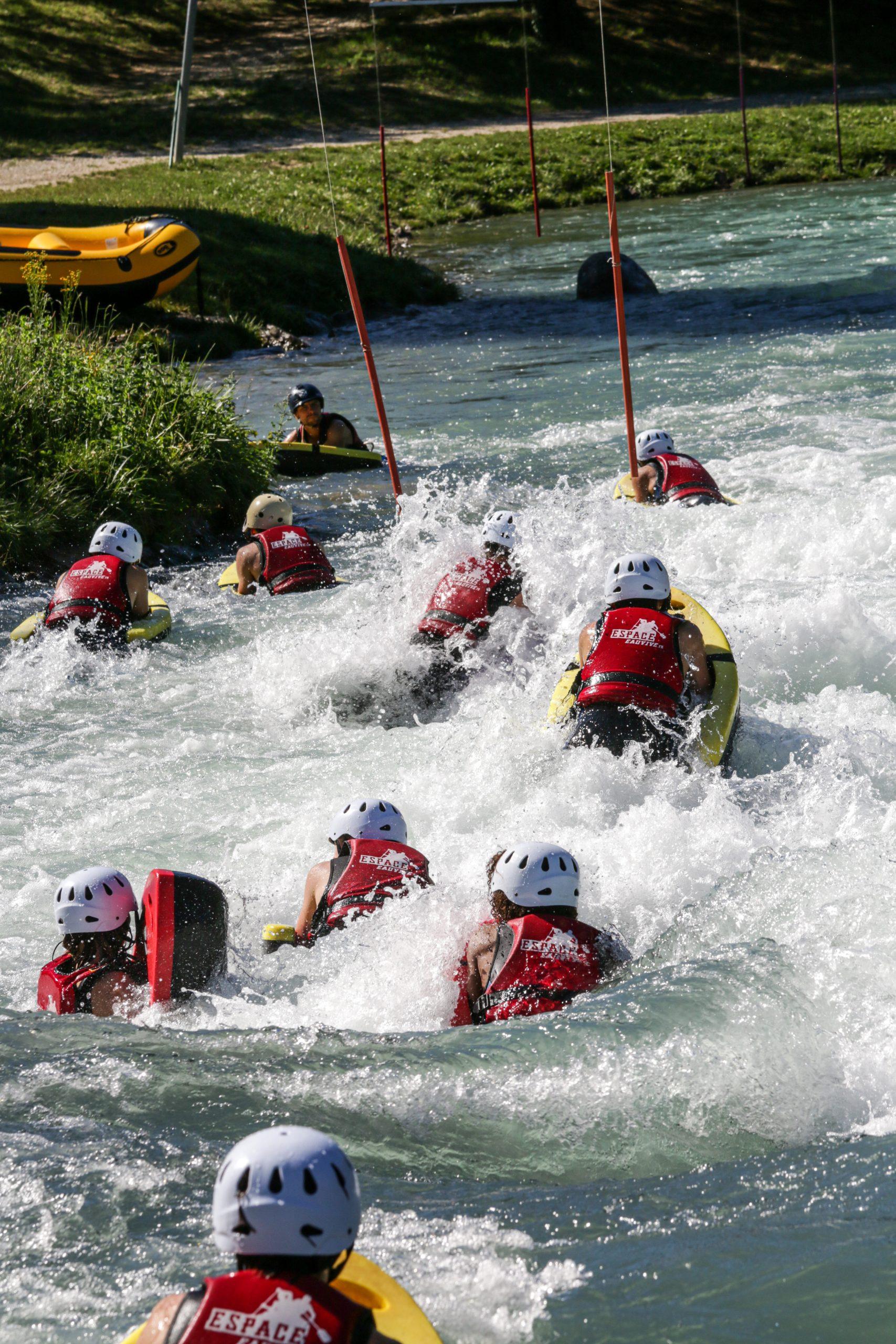 Hydrospeed proche de Lyon vagues sourire activité fun sportive eau rivière rafraichissement espace eau vive journée accrovive journée waterworld