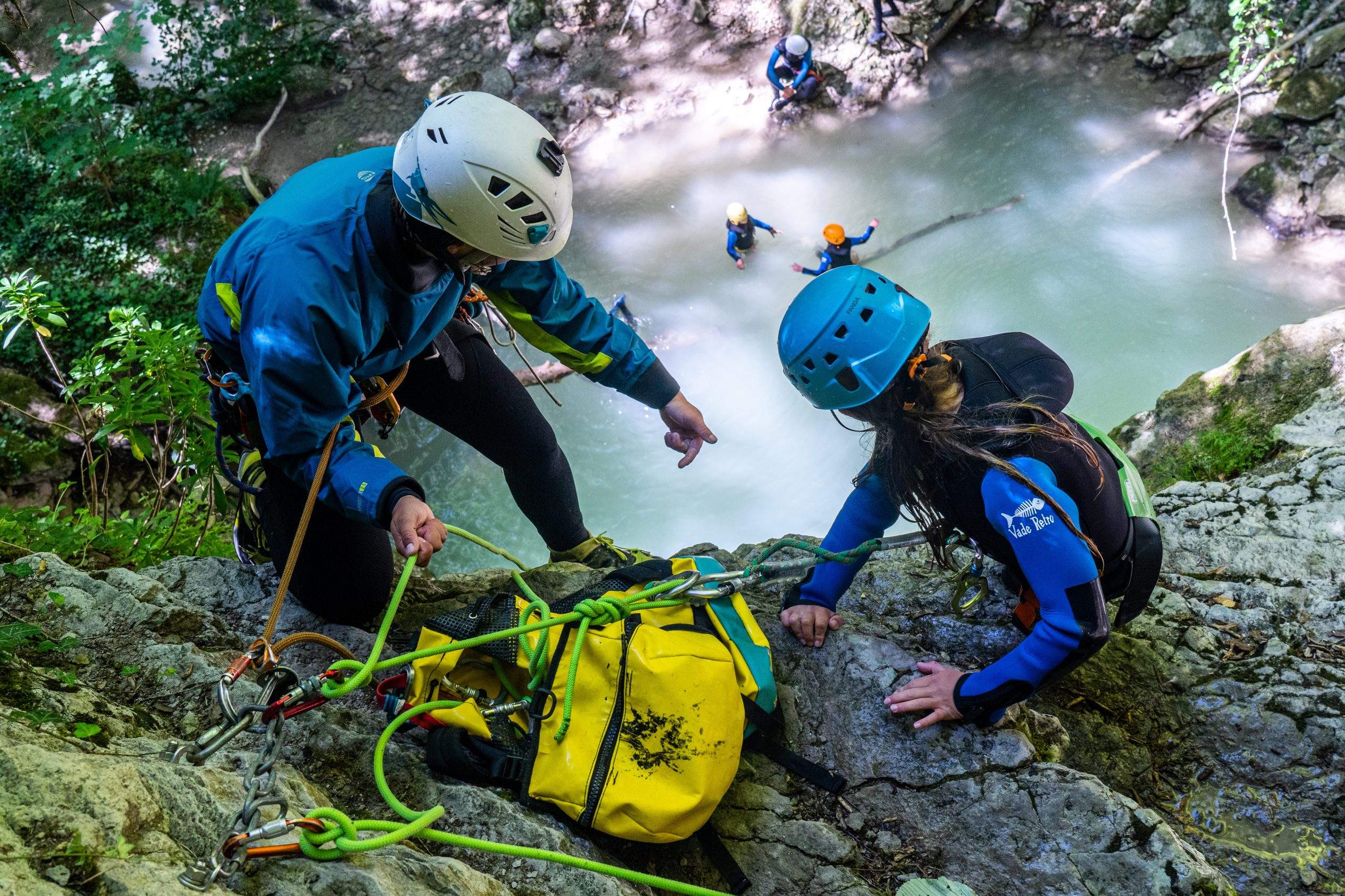 activités d'eau vive canyon proche de lyon à côté de lyon dans l'ain activité sportive canyonisme plaisir eau vive sensations eau vasques nage marche rappel espace eau vive micro aventures