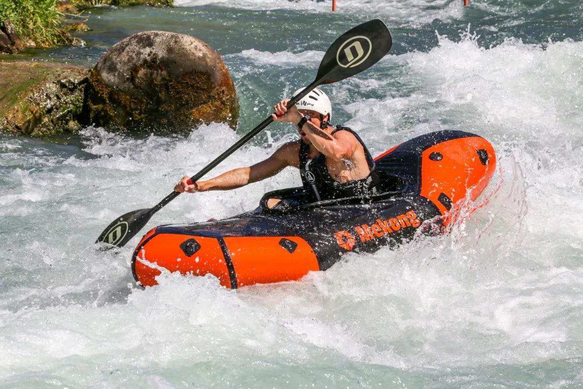 Packraft sur la rivière artificielle